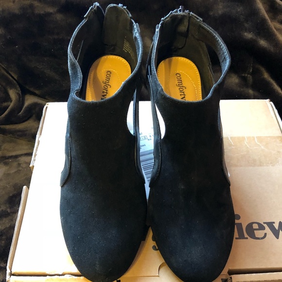 Fun, flirty, zip back booties - Picture 2 of 4